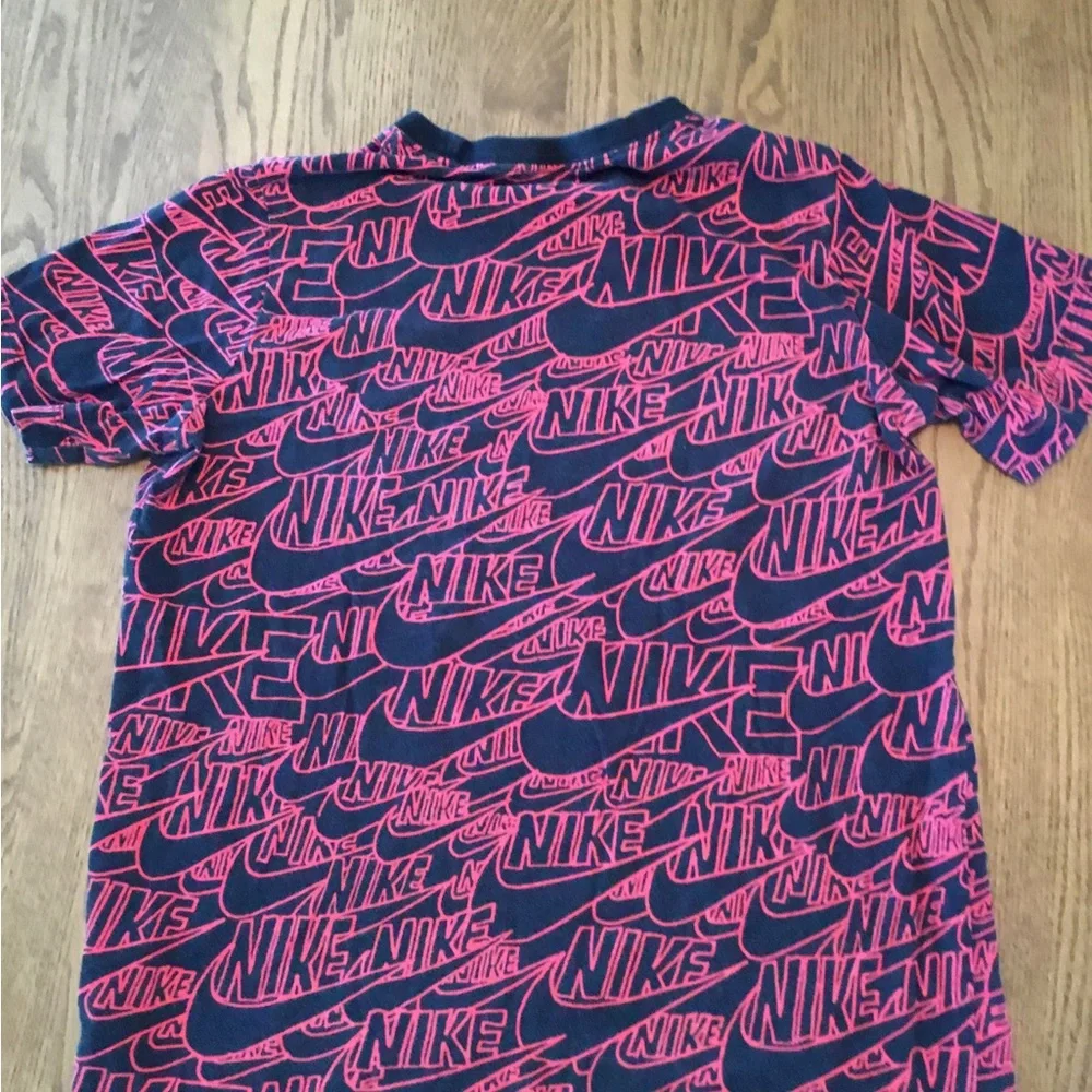 Boy’s Nike Repeat Logo Tee, XL 18-20
